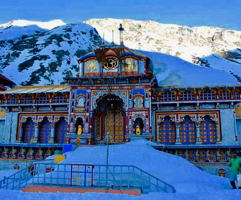 Happy pilgrims after completing Do Dham Yatra